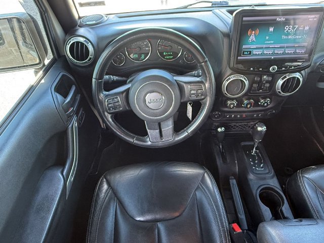 Used 2016 Jeep Wrangler Unlimited Sahara w/ Dual Top Group AWD/4WD image 15
