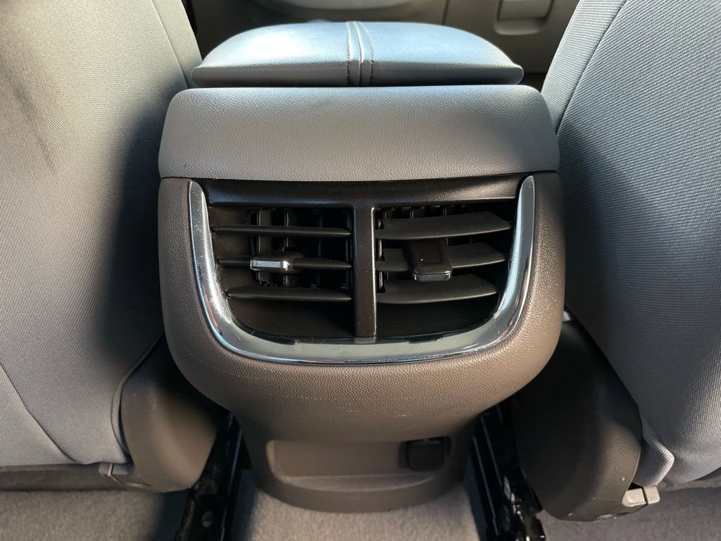 Used 2021 Chevrolet Malibu LT image 36