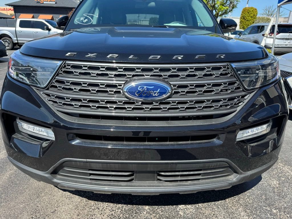 Used 2023 Ford Explorer XLT w/ Equipment Group 202A image 9