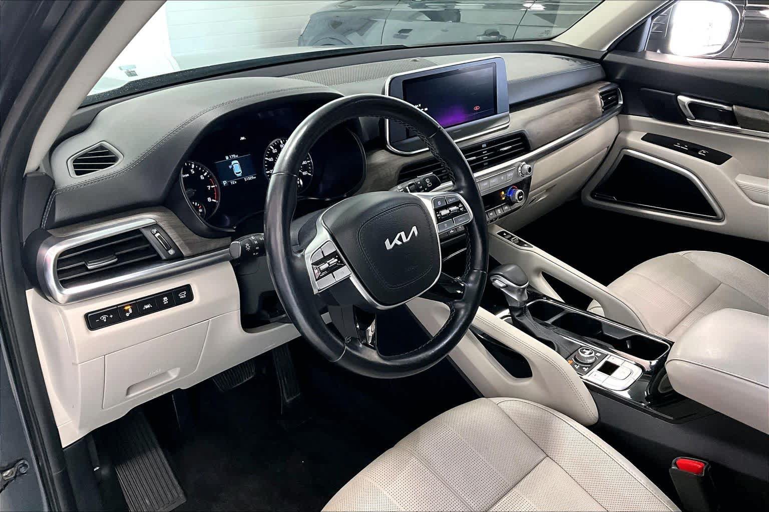 Used 2022 Kia Telluride EX AWD/4WD image 2