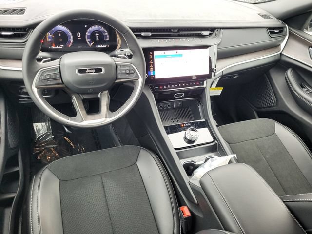 New 2026 Jeep Grand Cherokee Altitude RWD image 9