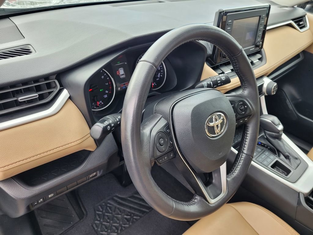Used 2022 Toyota RAV4 XLE Premium w/ Carpet Mat Package (TMS) image 27
