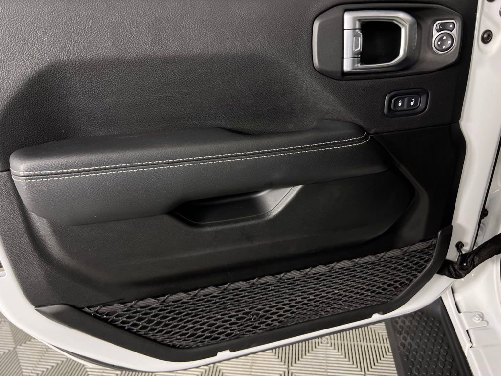 Used 2022 Jeep Wrangler Unlimited Sahara image 25