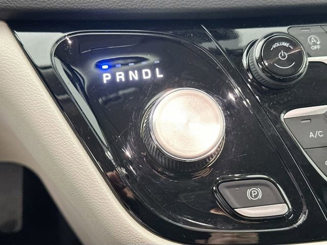 Used 2024 Chrysler Pacifica Touring-L image 23