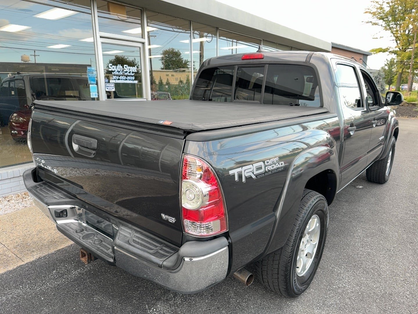 Used 2012 Toyota Tacoma 4x4 Double Cab w/ TRD Off-Road Pkg image 3