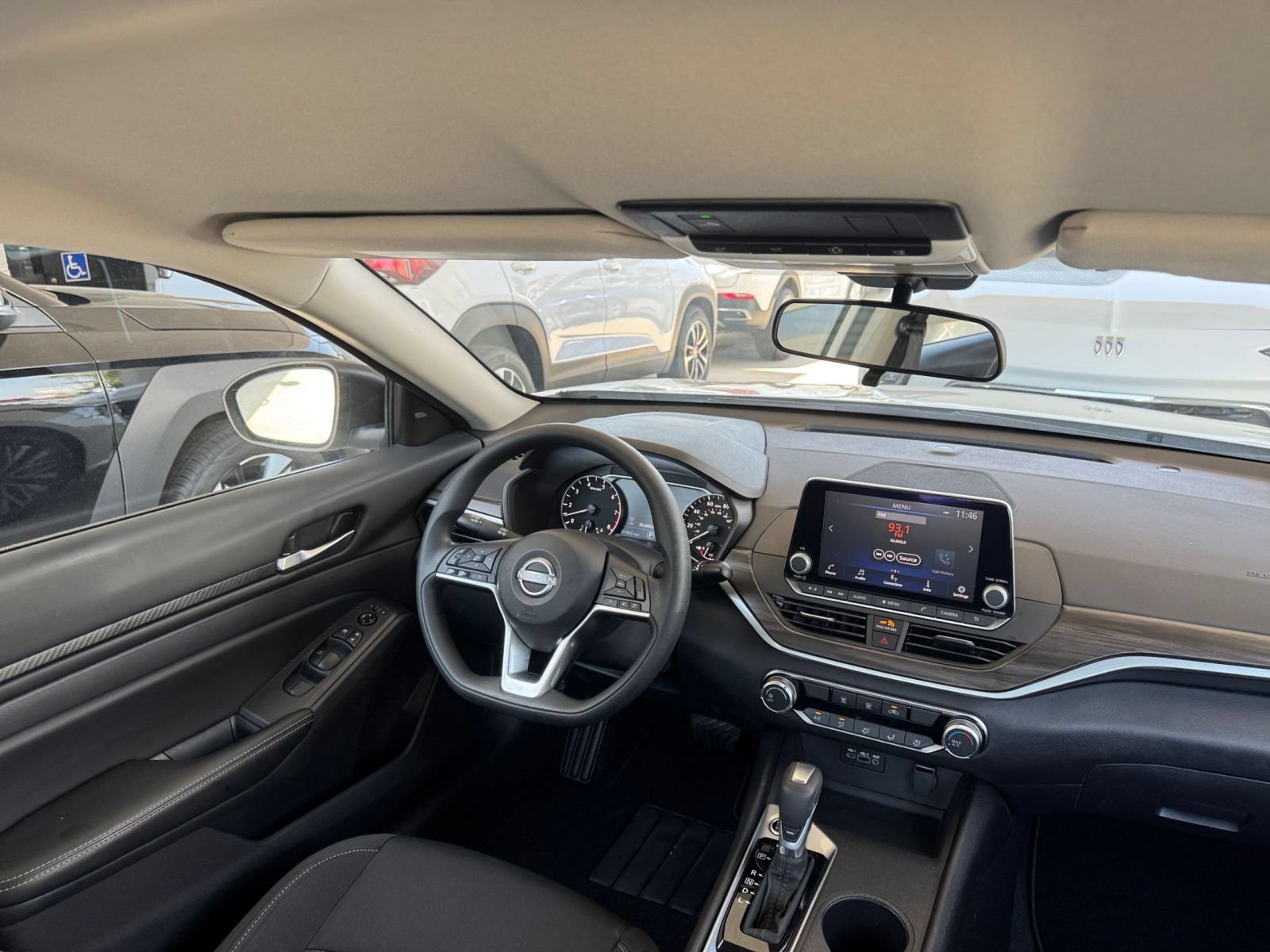 Used 2025 Nissan Altima 2.5 SV FWD image 34