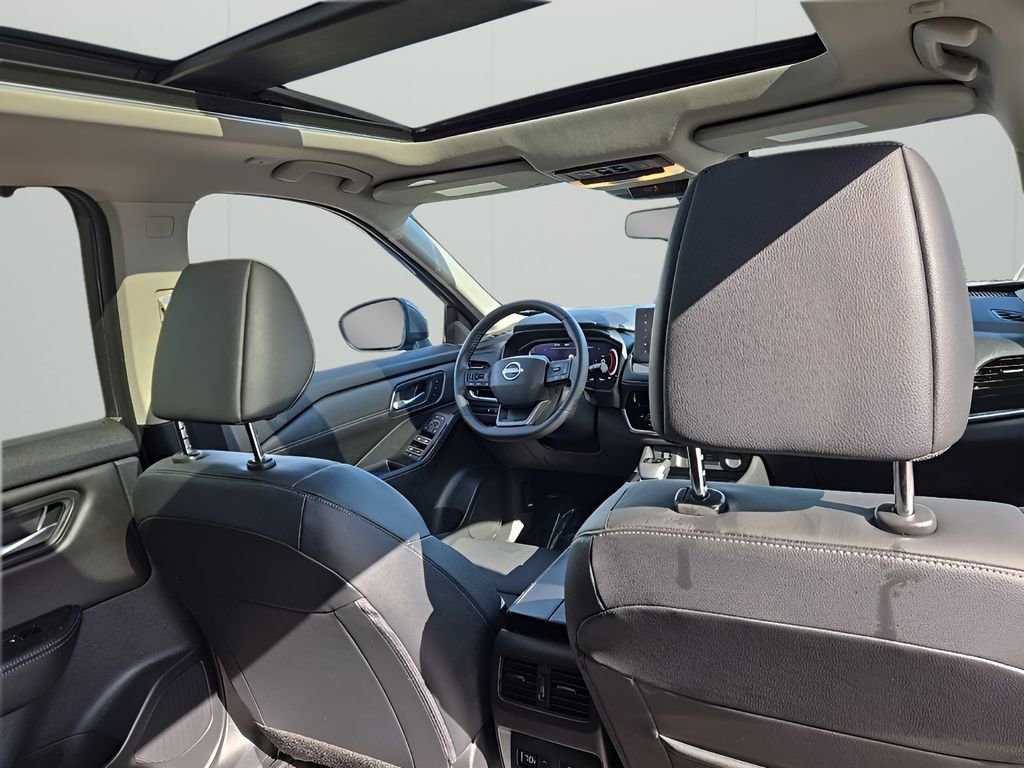 Used 2025 Nissan Rogue SL w/ SL Premium Package image 19