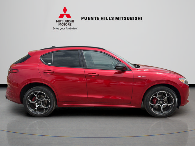 Used 2023 Alfa Romeo Stelvio Veloce AWD/4WD image 4