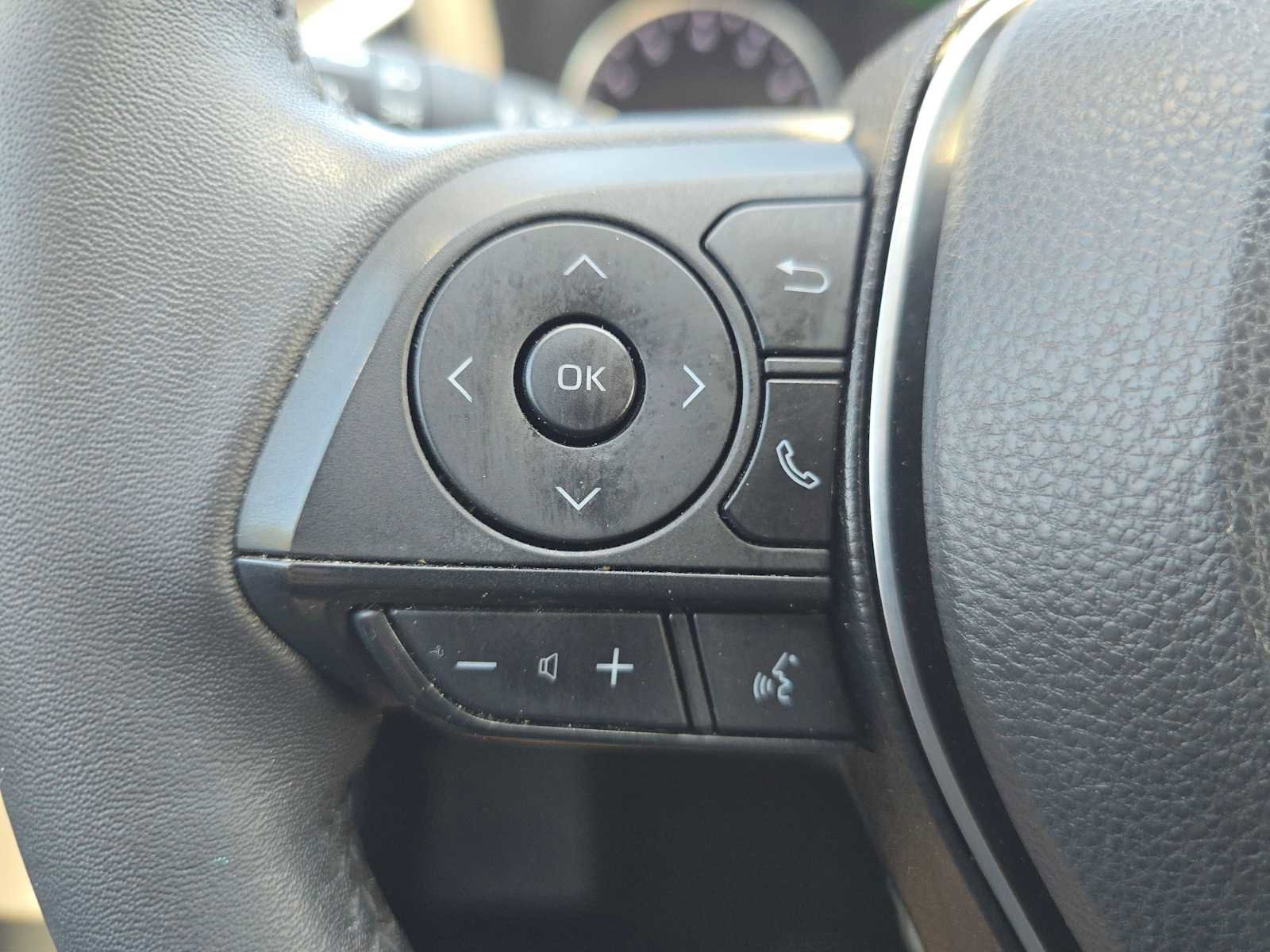 Used 2022 Toyota RAV4 XLE Premium image 57