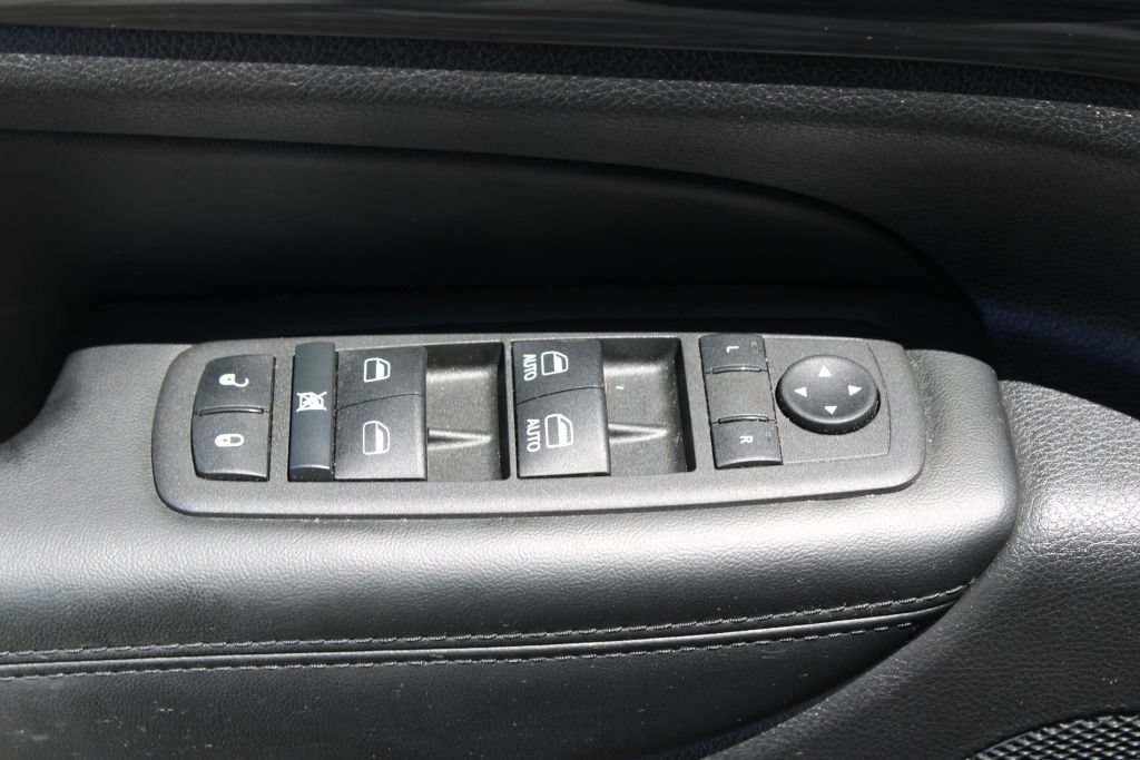 Used 2022 Jeep Grand Cherokee Laredo X AWD/4WD image 31