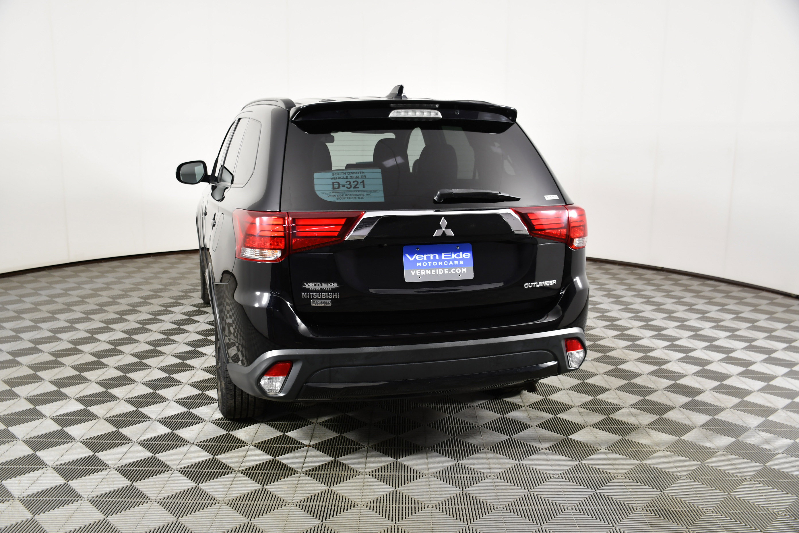 Used 2018 Mitsubishi Outlander LE AWD/4WD image 7