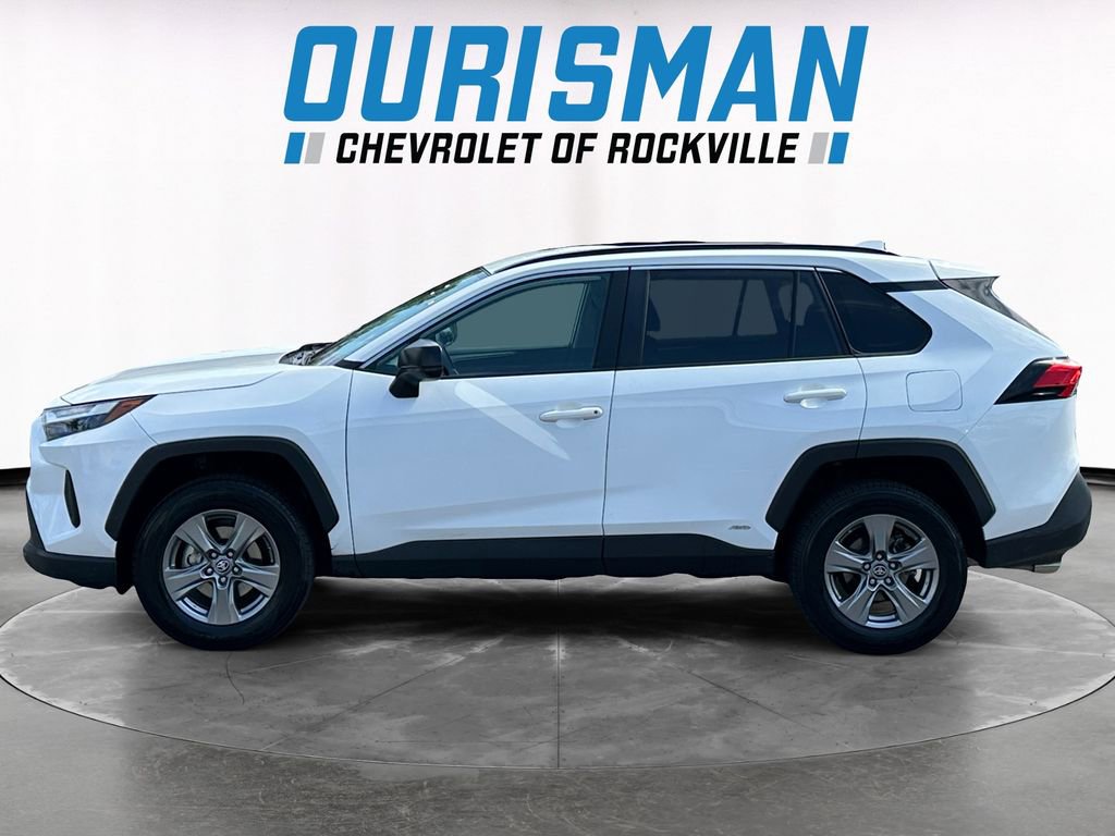 Used 2024 Toyota RAV4 LE AWD/4WD image 3