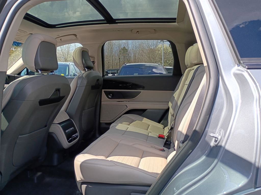 Used 2024 Lincoln Nautilus Reserve w/ Equipment Group 202A AWD/4WD image 7