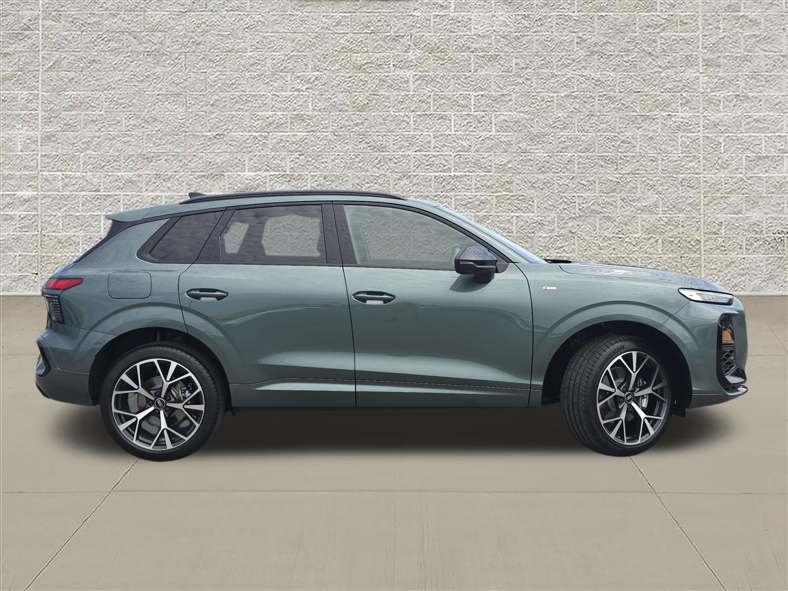 New 2026 Audi Q3 quattro 2.0T AWD/4WD image 8