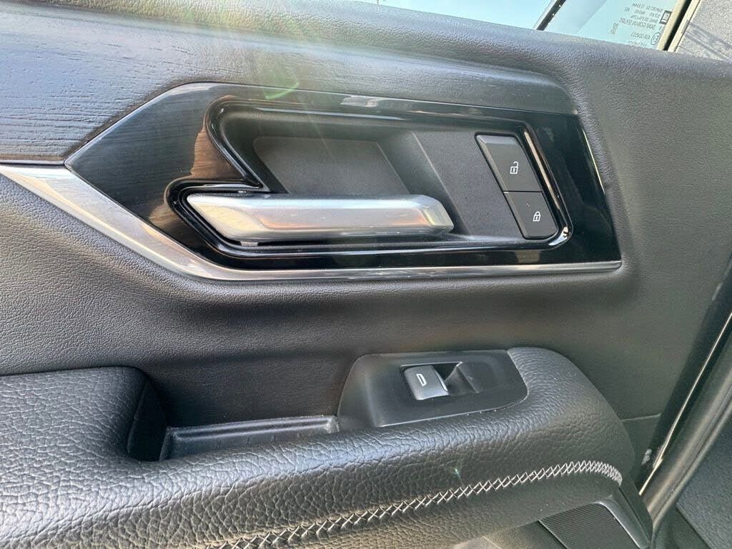 Used 2025 GMC Yukon Denali w/ Sun & Power Step Package image 49