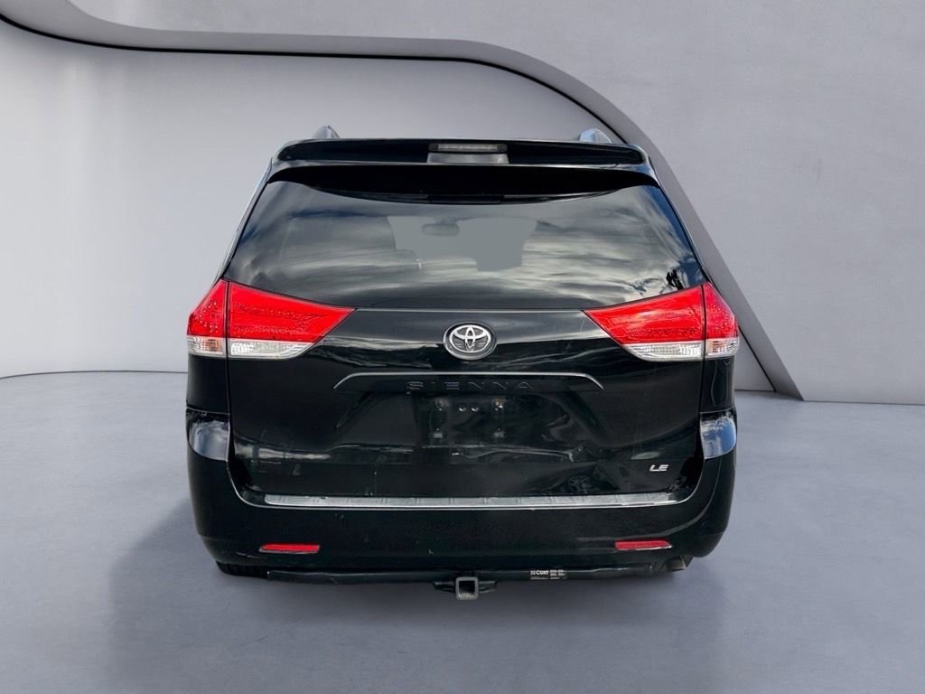 Used 2012 Toyota Sienna LE image 4