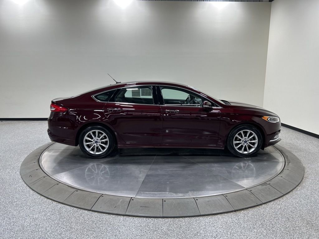 Used 2017 Ford Fusion SE w/ Fusion SE Technology Package image 6