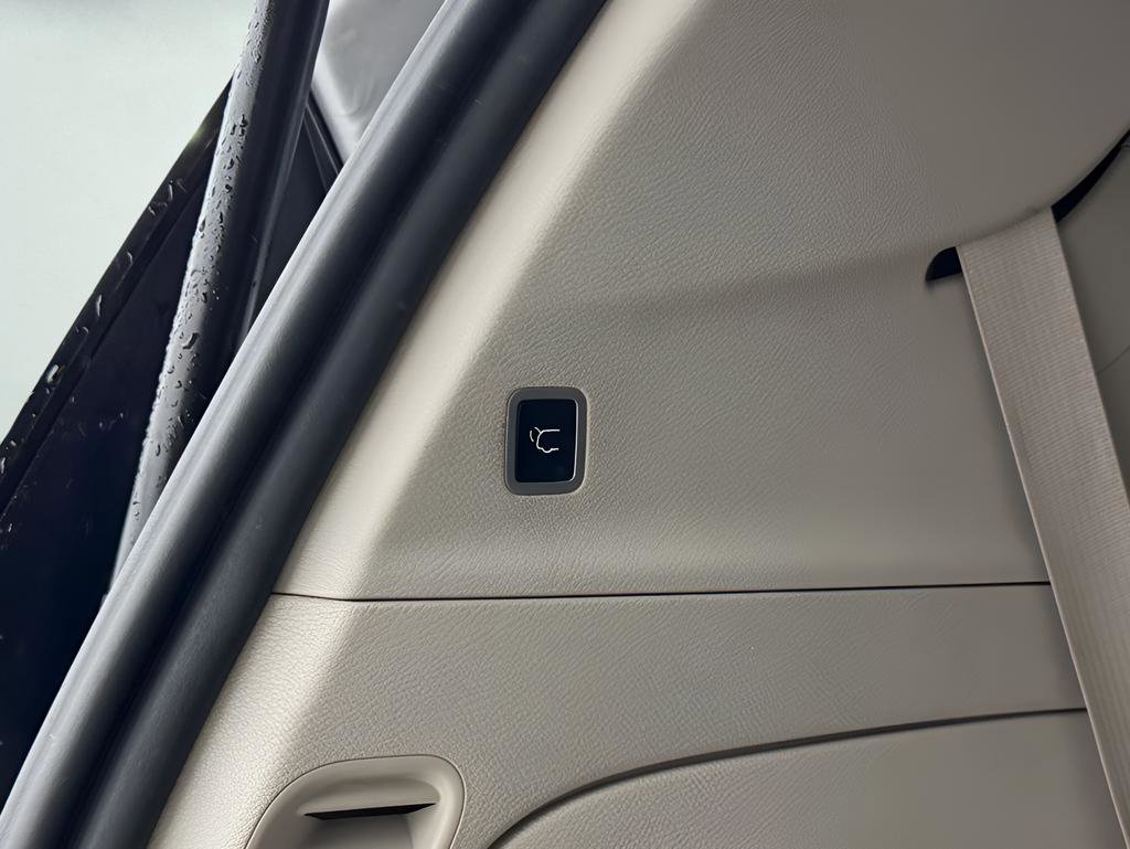 Used 2019 Chrysler Pacifica Touring-L FWD image 27