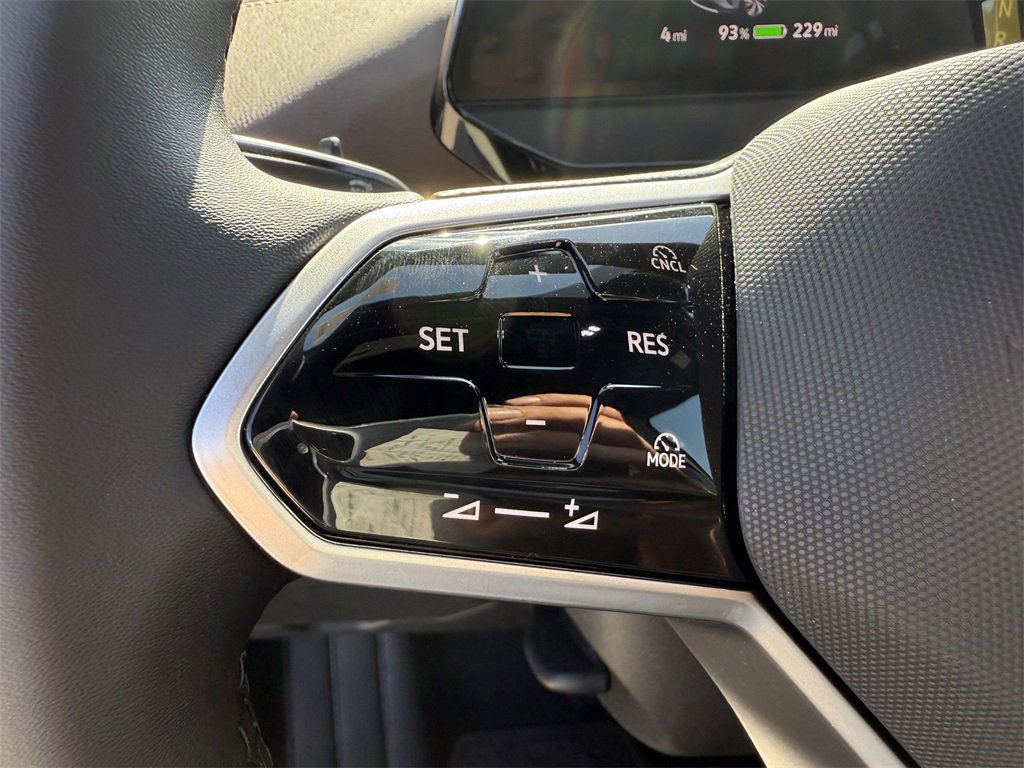 New 2025 Volkswagen ID.4 Pro image 16