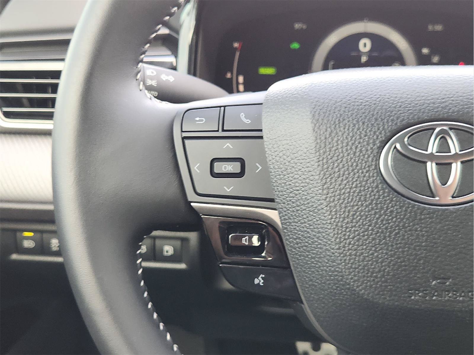 Used 2025 Toyota Camry SE w/ Convenience Package FWD image 28