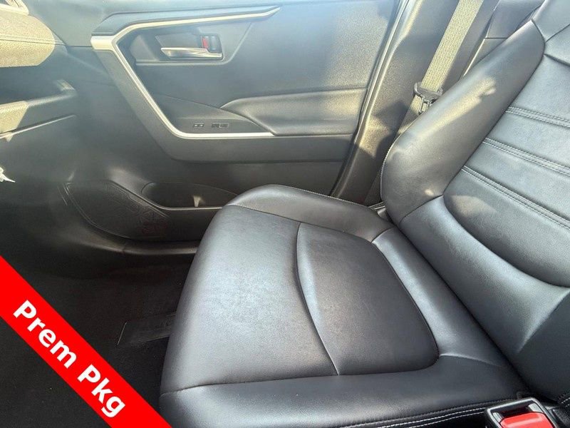 Used 2022 Toyota RAV4 XLE Premium w/ Carpet Mat Package (TMS) image 21
