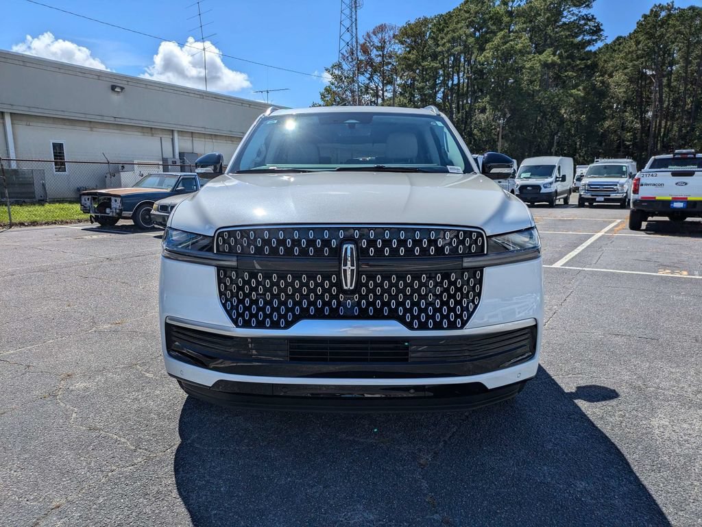 Certified 2026 Lincoln Navigator Reserve AWD/4WD image 10