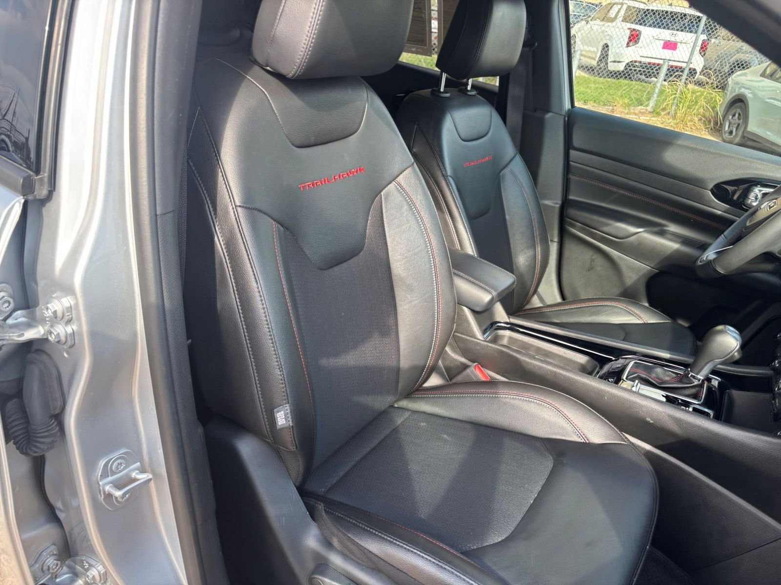 Used 2025 Jeep Compass Trailhawk AWD/4WD image 35