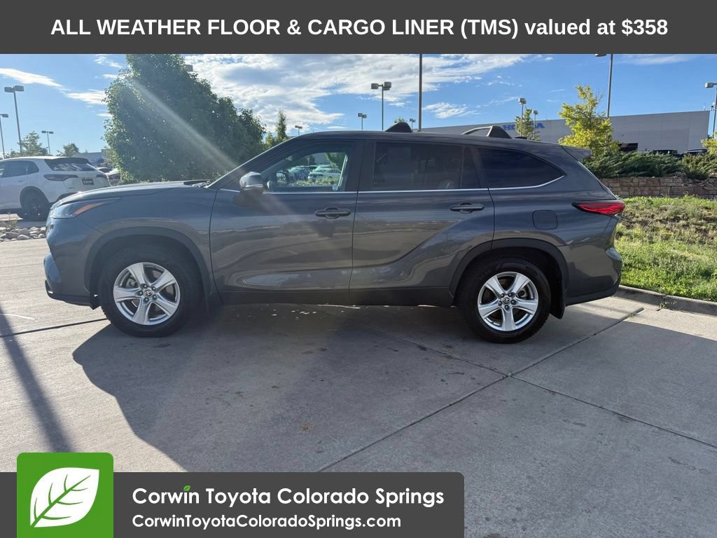 Used 2023 Toyota Highlander LE AWD/4WD image 5