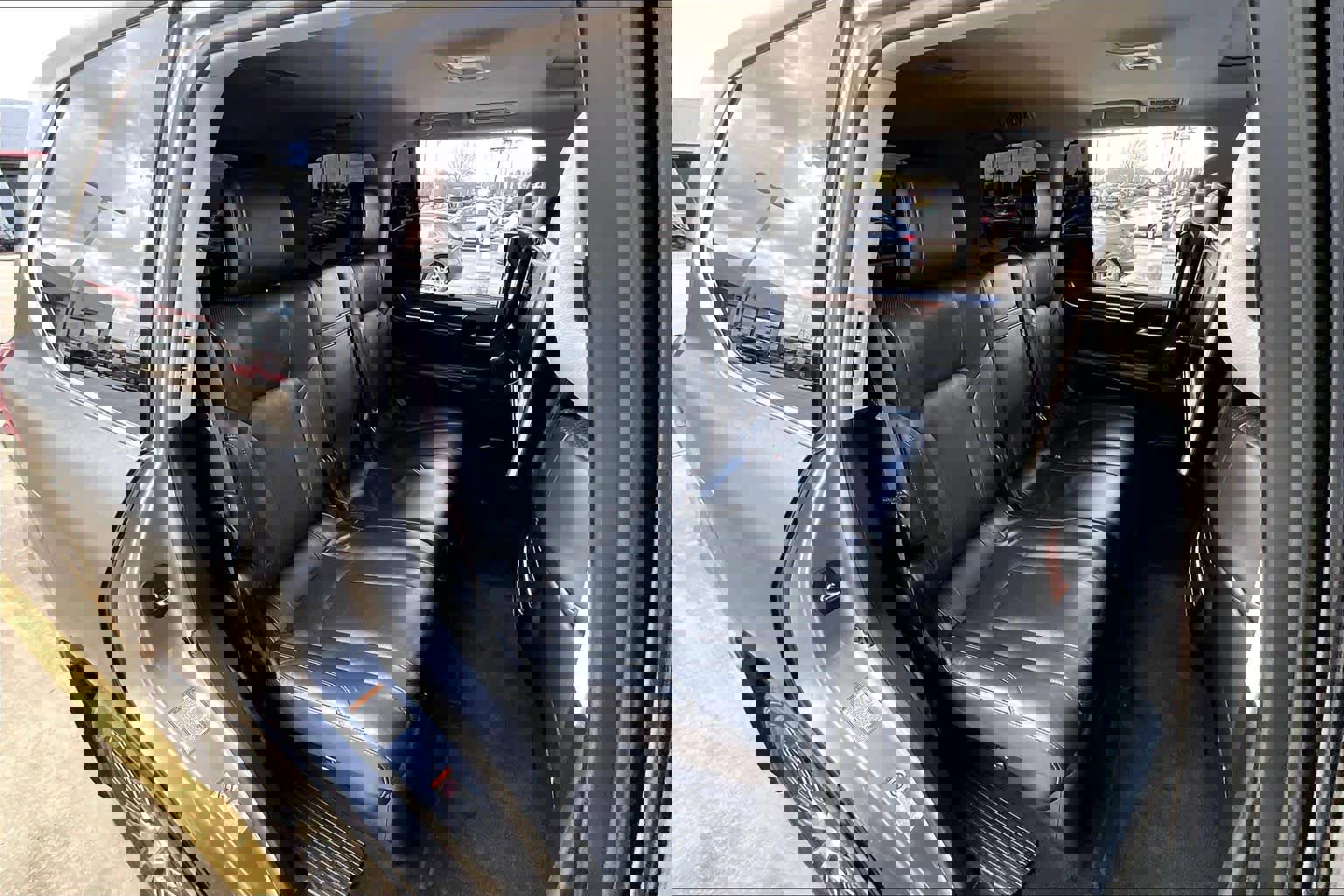 Used 2019 Lexus LX 570 4WD w/ Luxury Package image 20