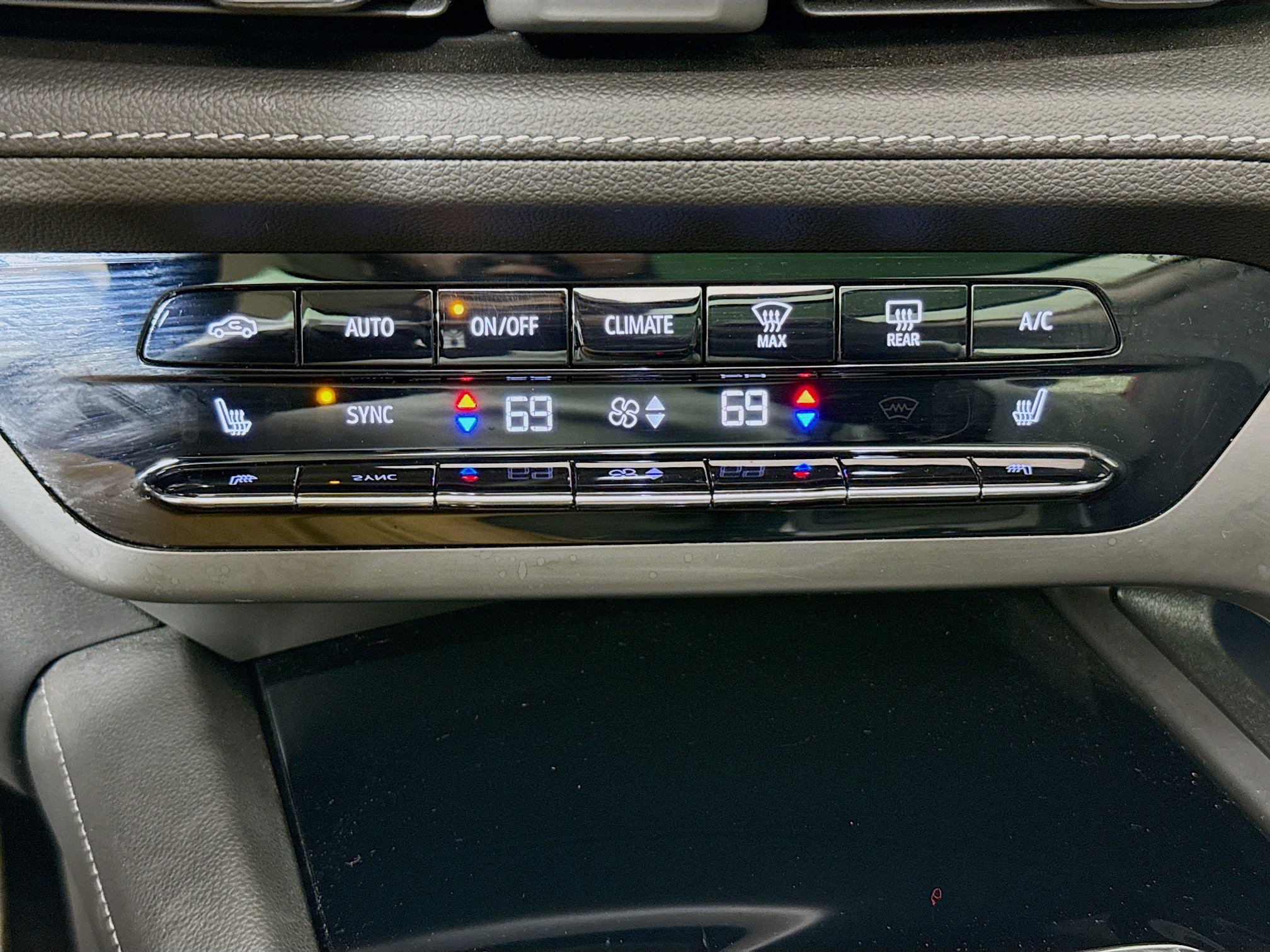 Used 2023 Buick Envision Essence w/ Sport Touring Package image 17