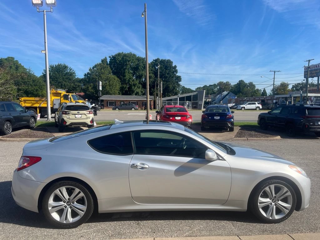 Used 2010 Hyundai Genesis 2.0T w/ Navigation Pkg 2 RWD image 3