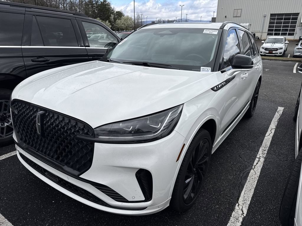 Used 2025 Lincoln Aviator Reserve w/ Equipment Group 201A image 3