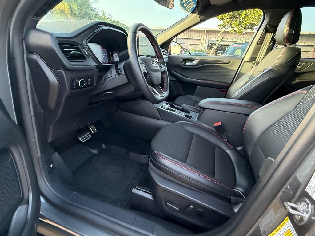 Used 2024 Ford Escape ST-Line w/ Tech Pack #1 FWD image 10