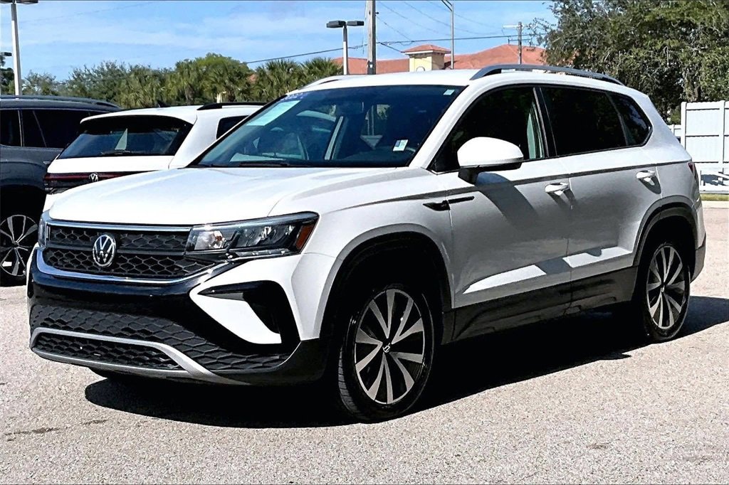 Certified 2022 Volkswagen Taos SE image 9