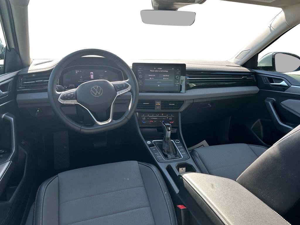 Used 2025 Volkswagen Jetta SE w/ Black Wheel Package image 8