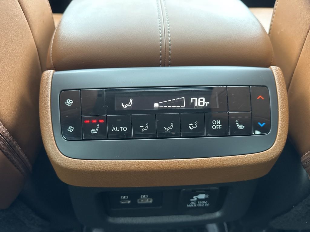 Used 2024 Nissan Pathfinder Platinum image 14