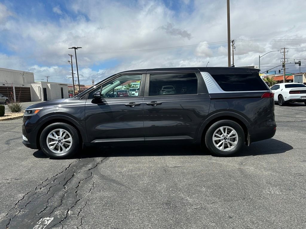 Used 2022 Kia Carnival LX image 4