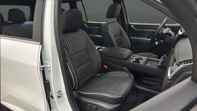 Used 2024 GMC Acadia Denali AWD/4WD image 23