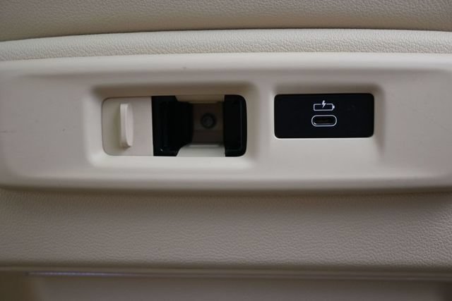 Used 2022 BMW X5 xDrive40i w/ Executive Package AWD/4WD image 38