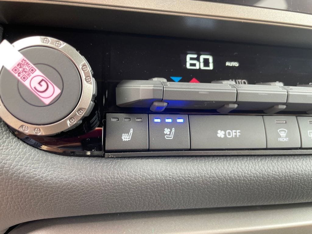 New 2026 Toyota Tundra Limited AWD/4WD image 21
