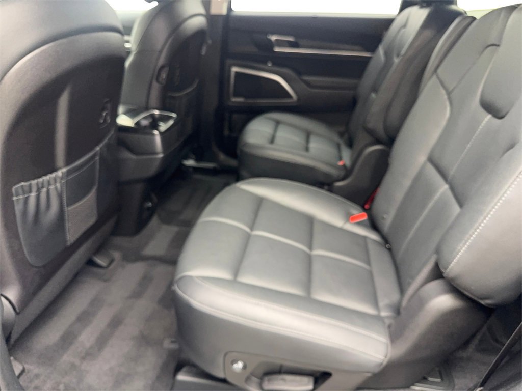 Used 2025 Kia Telluride EX w/ EX Captain's Chair Package image 32