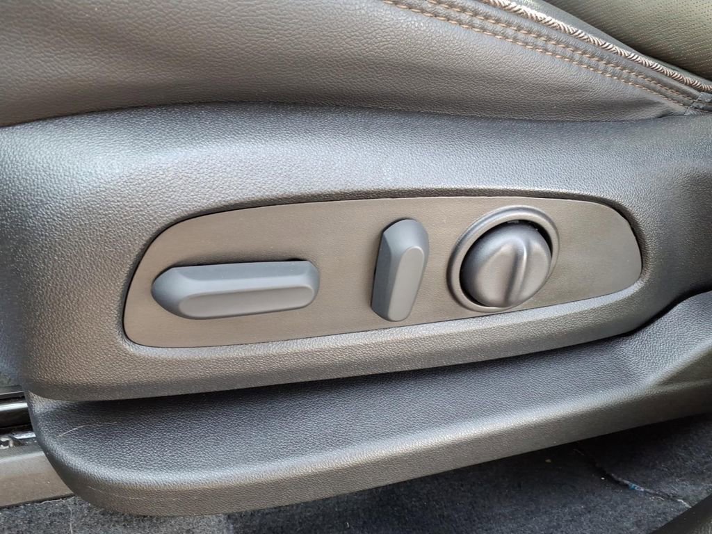 Used 2023 Chevrolet Traverse High Country AWD/4WD image 25