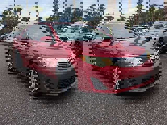 Used 2014 Toyota Camry L image 2