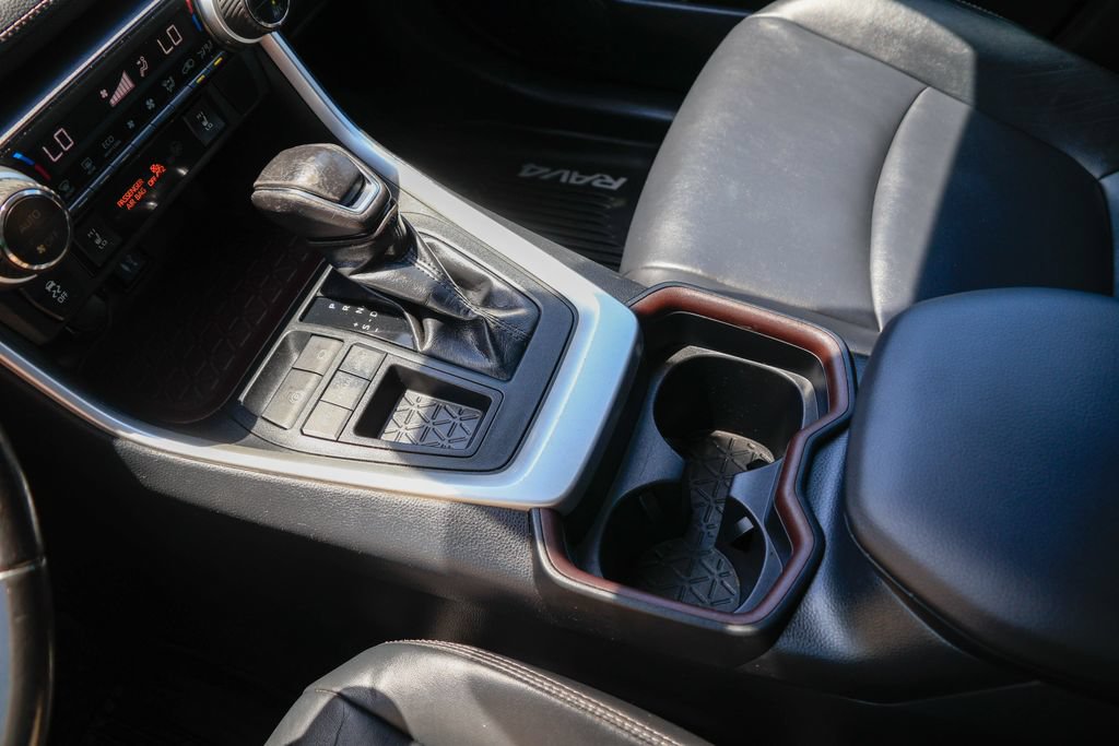 Used 2019 Toyota RAV4 Limited FWD image 18