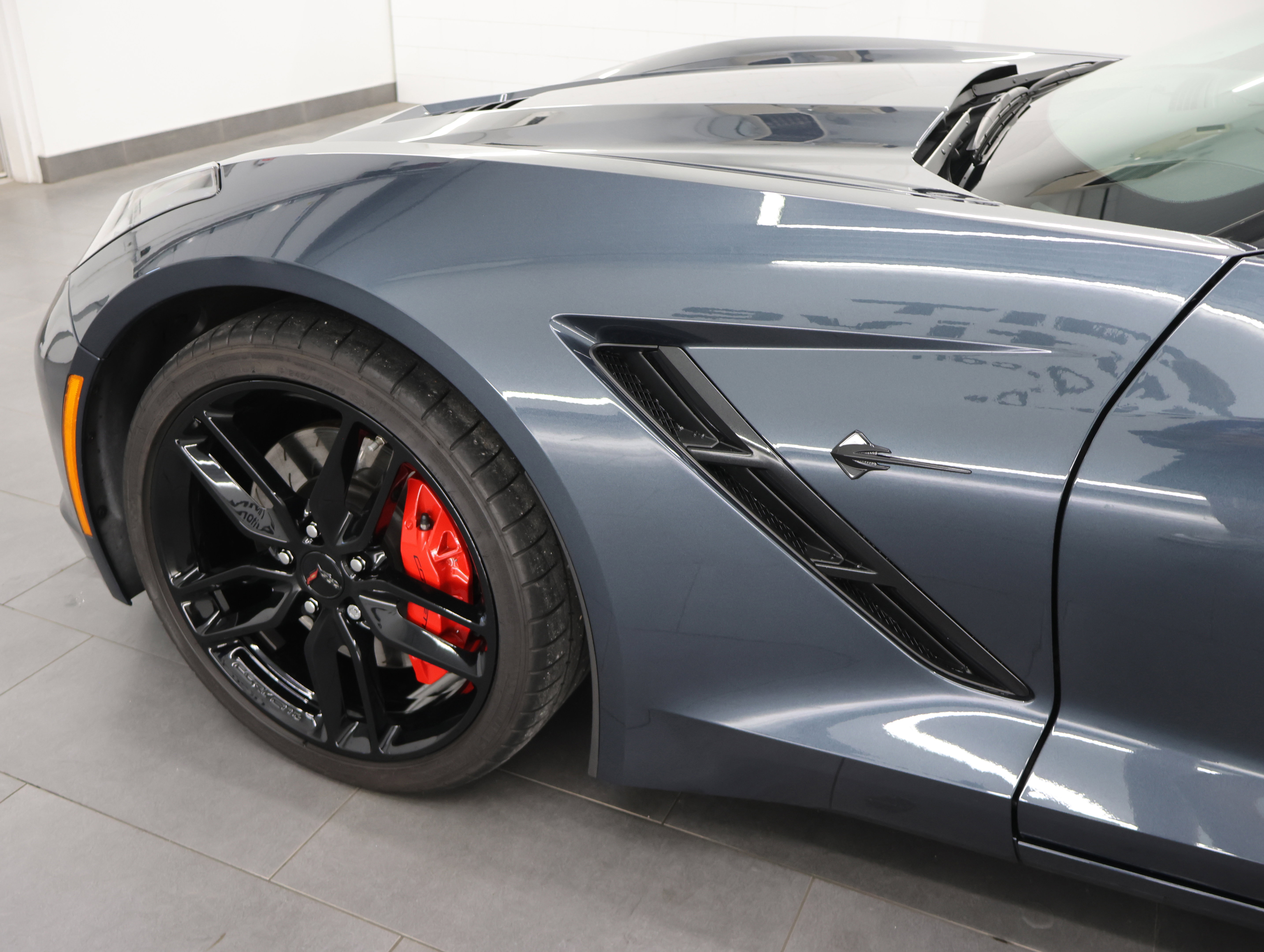 Used 2019 Chevrolet Corvette Stingray Coupe w/ Carbon Flash Badge Package RWD image 29