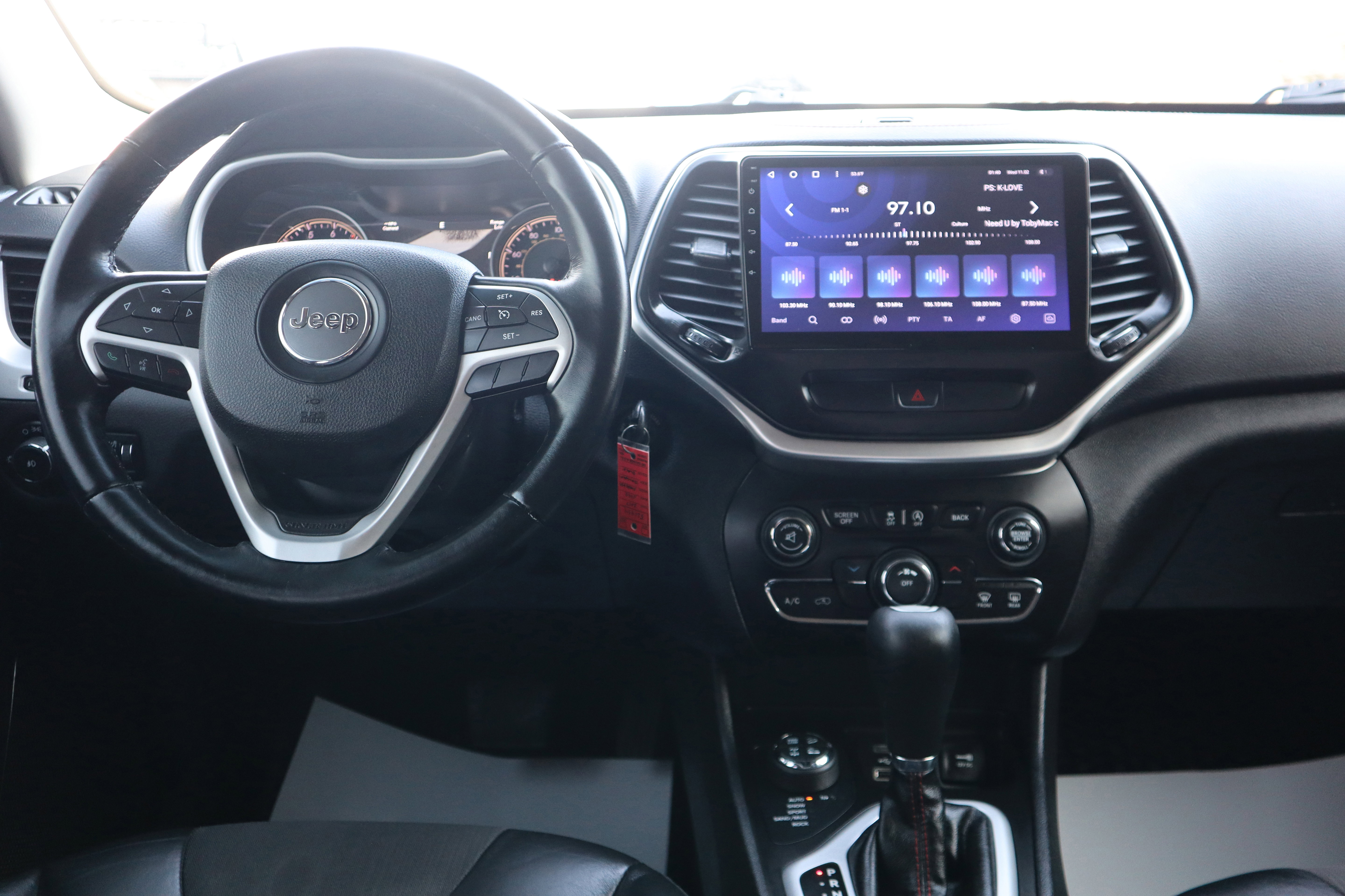 Used 2017 Jeep Cherokee Trailhawk w/ Trailer Tow Group image 12