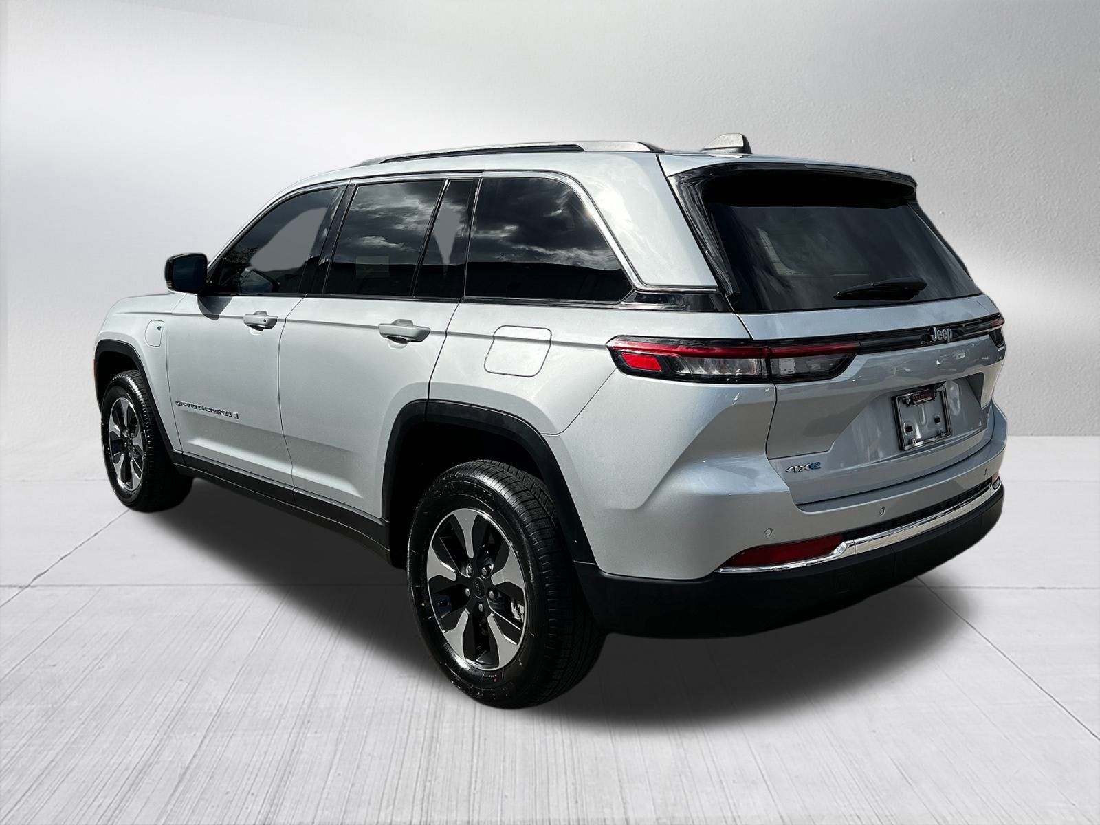 Used 2024 Jeep Grand Cherokee Limited 4xe w/ Trailer Tow Package image 7