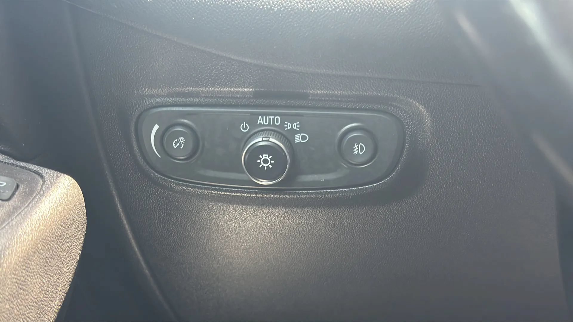 Used 2020 Chevrolet Equinox Premier FWD image 16