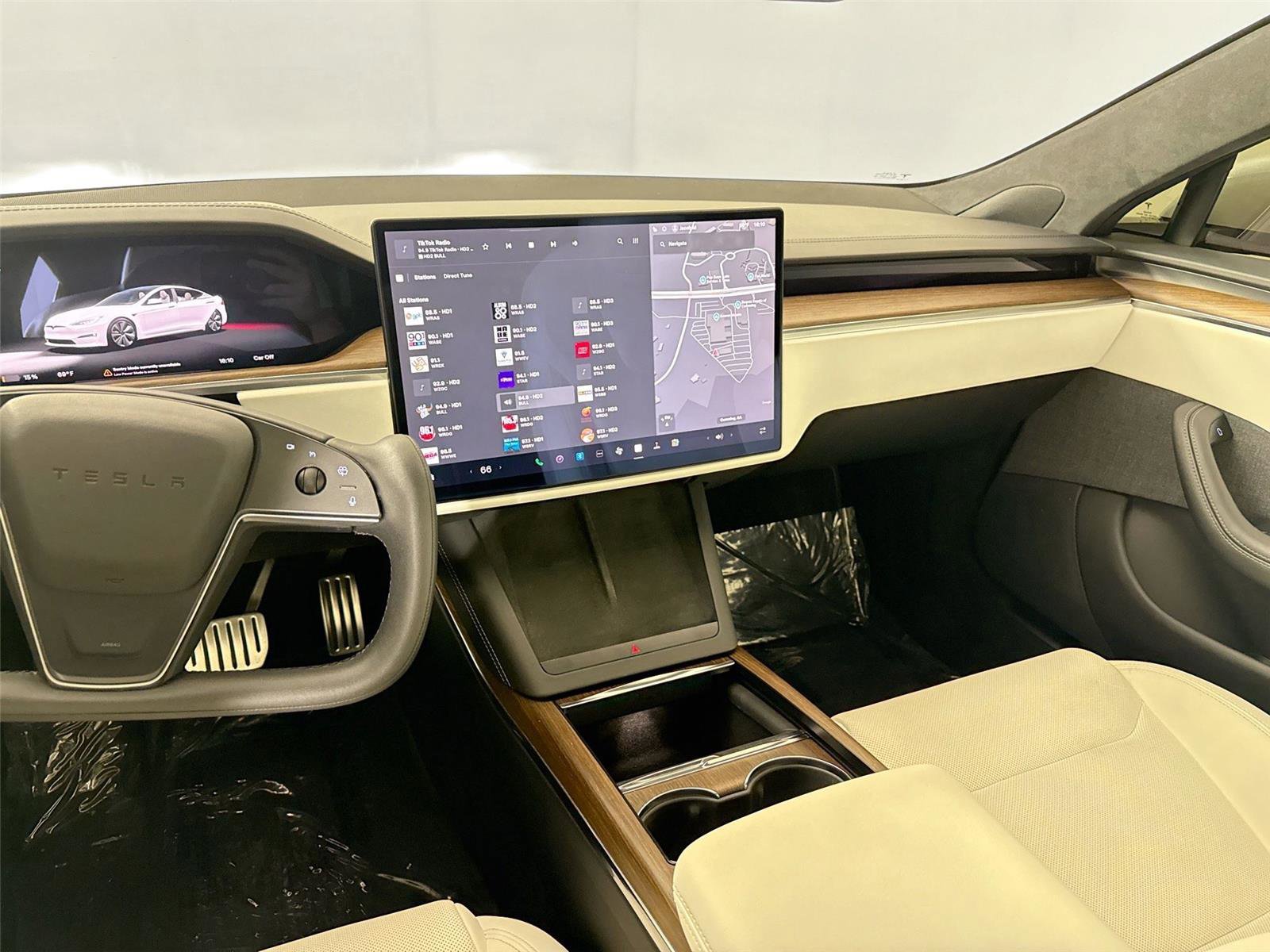 Used 2022 Tesla Model S image 29