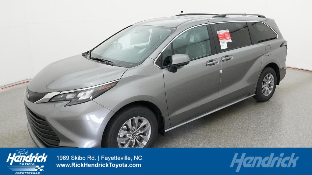 New 2026 Toyota Sienna LE